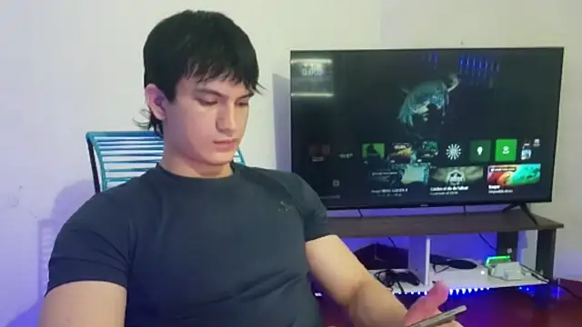 Snapshot of ErickWalton chatting on October 23, 7:01 am ErickWalton online show from October 23, 7:01 am