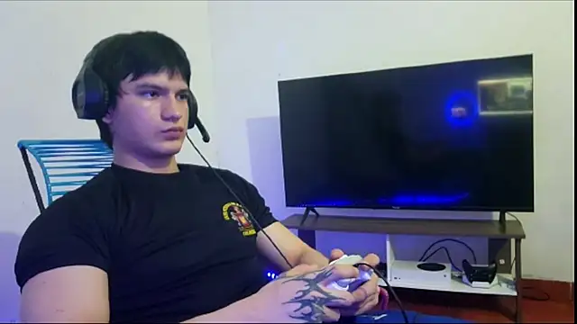 Snapshot of ErickWalton chatting on October 28, 7:33 am ErickWalton online show from October 28, 7:33 am