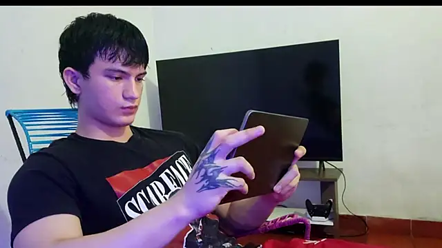 ErickWalton online show from November 28, 6:38 am