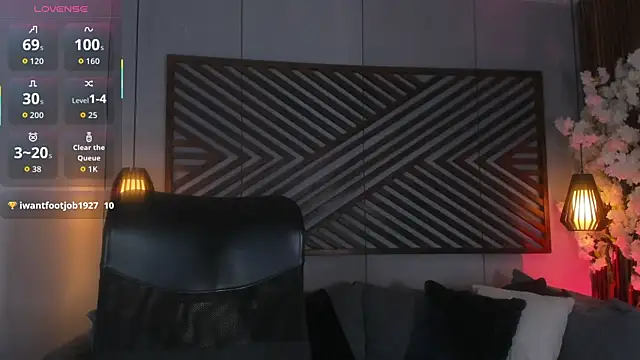 Snapshot of B_Wild chatting on October 24, 4:36 am B Wild online show from October 24, 4:36 am