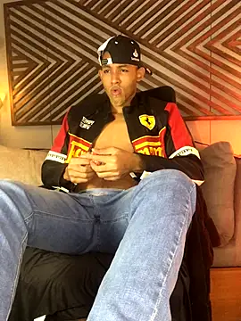 Snapshot of B_Wild chatting on October 23, 4:27 am B Wild online show from October 23, 4:27 am