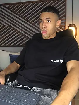 Snapshot of B_Wild chatting on October 26, 4:58 am B Wild online show from October 26, 4:58 am