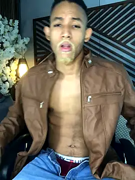 Snapshot of B_Wild chatting on October 13, 5:35 am B Wild online show from October 13, 5:35 am