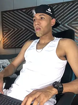 Snapshot of B_Wild chatting on October 21, 4:15 am B Wild online show from October 21, 4:15 am