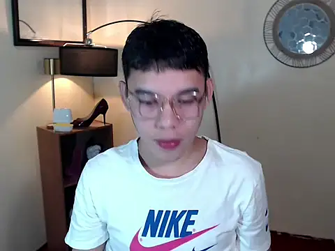 Snapshot of keirflorianxx chatting on October 6, 3:06 pm keirflorianxx online show from October 6, 3:06 pm