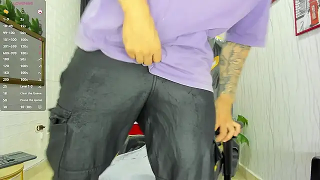 Snapshot of xKevyn chatting on October 21, 12:30 pm xKevyn online show from October 21, 12:30 pm