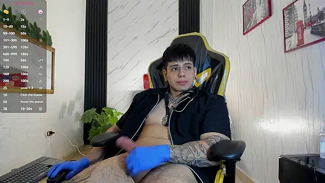 Snapshot of xKevyn chatting on October 31, 12:41 pm xKevyn online show from October 31, 12:41 pm