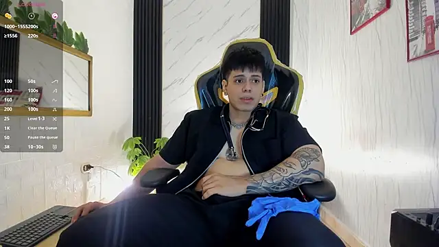 Snapshot of xKevyn chatting on October 30, 12:39 pm xKevyn online show from October 30, 12:39 pm