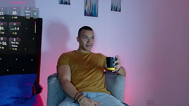 adriel escalante online show from April 25, 2:14 am