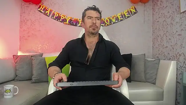 Snapshot of JuanKarloz_ chatting on October 14, 2:13 pm JuanKarloz online show from October 14, 2:13 pm