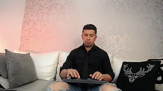 JuanKarloz  online show from September 9, 1:54 pm
