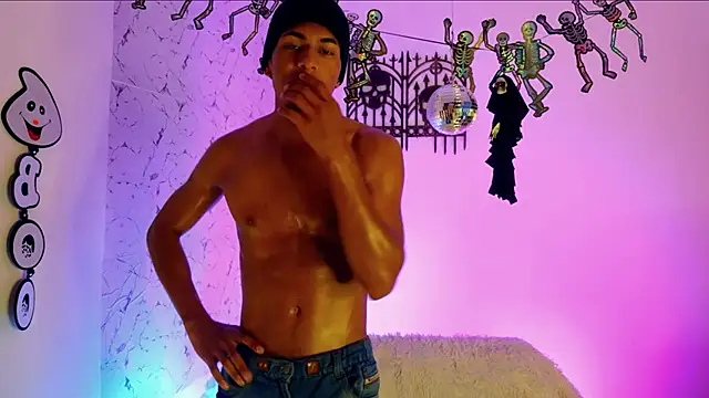 Snapshot of lorian_vikel chatting on October 22, 10:35 pm lorian vikel online show from October 22, 10:35 pm