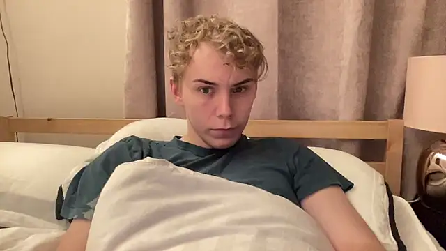 Snapshot of scottishtwink01 chatting on September 17, 12:33 am scottishtwink01 online show from September 17, 12:33 am