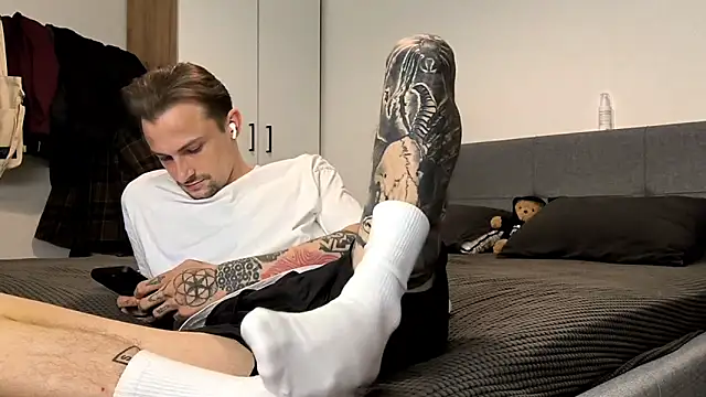 Simon Feet online show from September 27, 6:50 pm