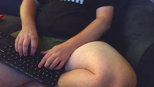 Snapshot of thighguy30 chatting on September 12, 3:06 am thighguy30 online show from September 12, 3:06 am