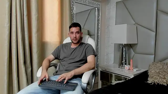 Snapshot of matti_de_lucaa chatting on October 9, 5:51 pm matti de lucaa online show from October 9, 5:51 pm