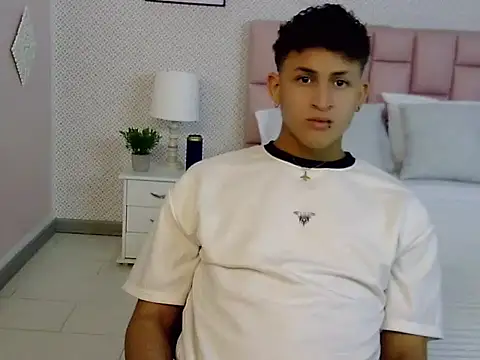 Snapshot of Axel_savage chatting on October 6, 7:29 pm Axel savage online show from October 6, 7:29 pm