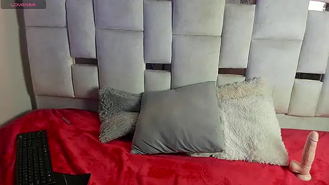 Snapshot of OliverMontiel chatting on October 2, 9:19 pm OliverMontiel online show from October 2, 9:19 pm