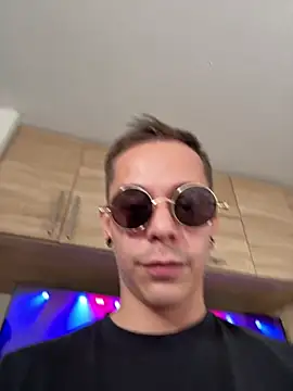 dimitryivanovv online show from November 30, 2:41 pm