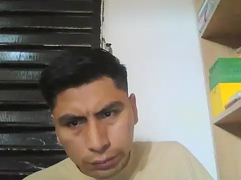 Snapshot of Migueles96 chatting on September 17, 3:02 pm Migueles96 online show from September 17, 3:02 pm