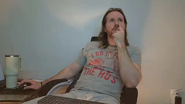 AlbinoAdonis online show from April 21, 2:37 am