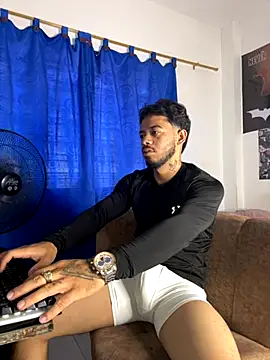 Snapshot of DavideVentura_ chatting on September 19, 3:45 pm DavideVentura online show from September 19, 3:45 pm