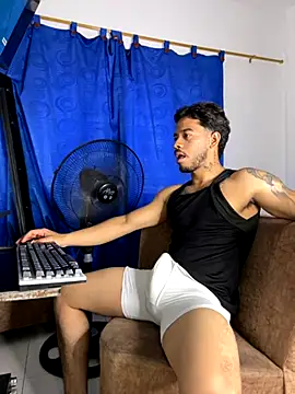 DavideVentura  online show from October 12, 6:24 pm