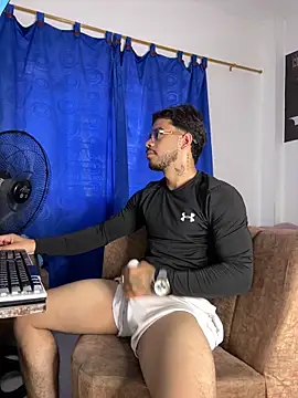 DavideVentura  online show from October 11, 5:17 pm