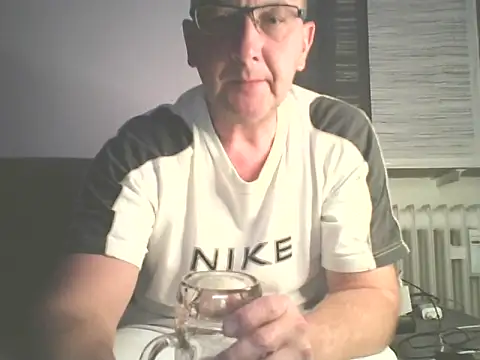 Snapshot of niezlomny75 chatting on September 16, 7:14 pm niezlomny75 online show from September 16, 7:14 pm
