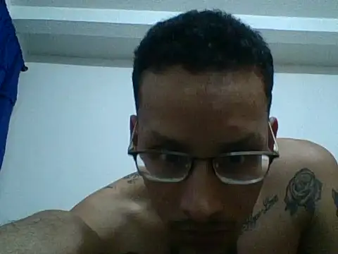 Snapshot of bluc96cm chatting on September 11, 2:10 am bluc96cm online show from September 11, 2:10 am