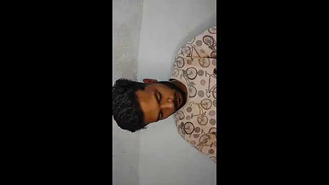 Snapshot of devil_khilesh chatting on October 12, 9:47 am devil khilesh online show from October 12, 9:47 am