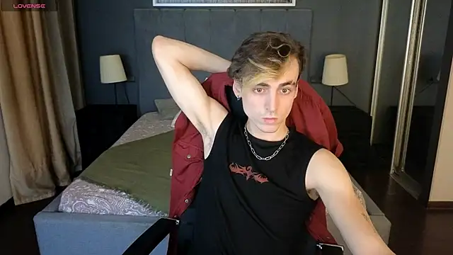 OLIVER  MARTINEZ online show from September 11, 9:58 pm