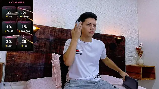 Snapshot of JhosuaVega chatting on October 8, 6:56 pm JhosuaVega online show from October 8, 6:56 pm