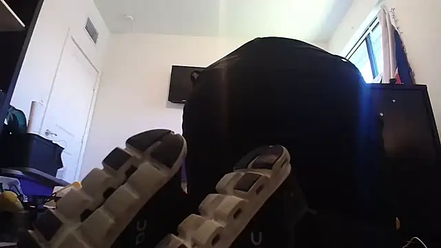 Snapshot of jasoncali305 chatting on October 13, 4:02 pm jasoncali305 online show from October 13, 4:02 pm