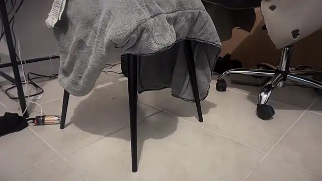 Snapshot of jasoncali305 chatting on October 22, 8:18 am jasoncali305 online show from October 22, 8:18 am