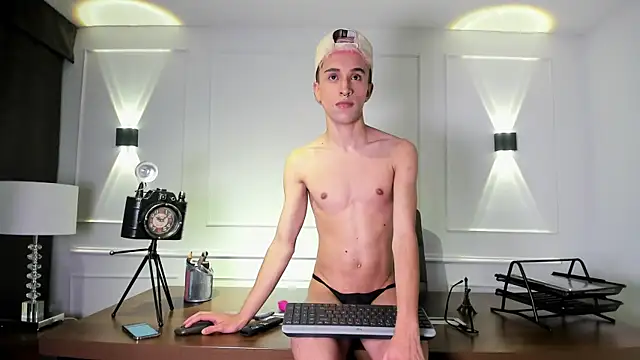 sweetsanti online show from October 30, 8:21 pm