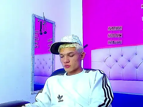 EL VENEZOLANO 22CM online show from October 18, 5:34 am