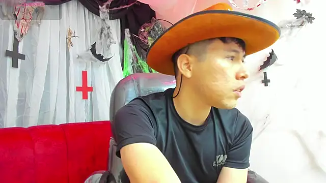 Snapshot of Nick_Wolff chatting on October 23, 5:44 am Nick Wolff online show from October 23, 5:44 am