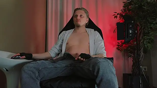 Vincent Hardman online show from April 21, 8:15 pm