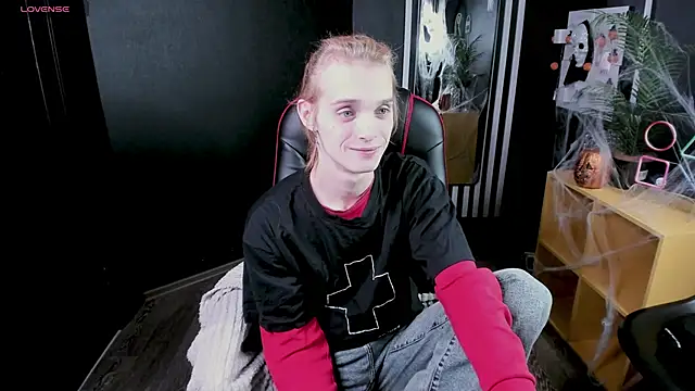 ArchiehalI online show from October 29, 3:37 pm