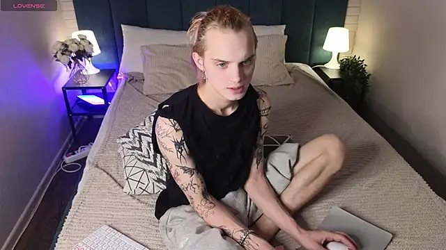 ArchiehalI online show from October 11, 8:46 pm