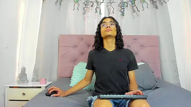 EthanBlackwoodd online show from December 4, 8:49 pm