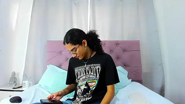 EthanBlackwoodd online show from January 13, 7:51 pm