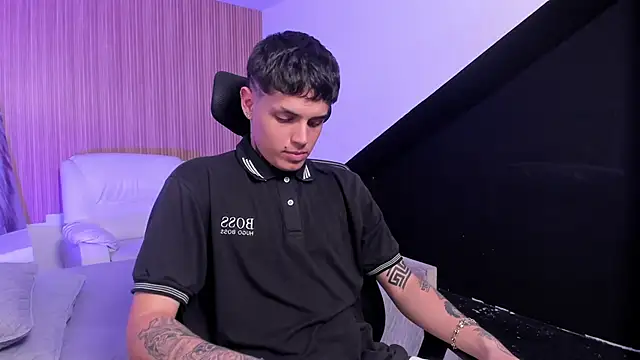 Snapshot of Declan-Fox chatting on September 24, 3:50 am Declan-Fox online show from September 24, 3:50 am