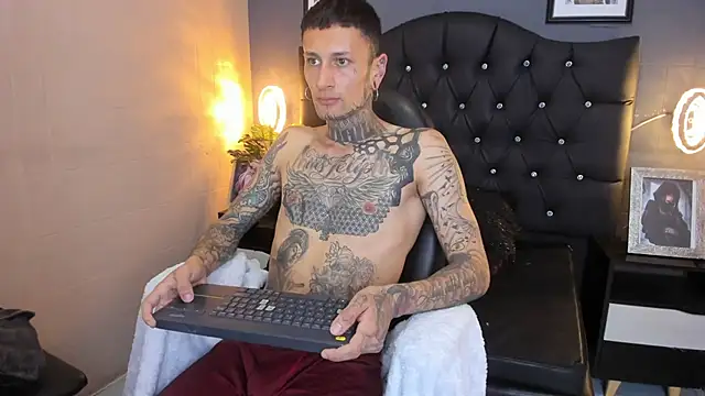 Snapshot of HellBoyInk chatting on September 23, 10:20 pm HellBoyInk online show from September 23, 10:20 pm
