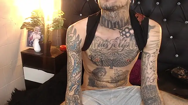 Snapshot of HellBoyInk chatting on September 26, 10:51 pm HellBoyInk online show from September 26, 10:51 pm