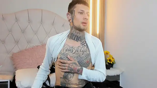 Snapshot of HellBoyInk chatting on September 30, 8:23 pm HellBoyInk online show from September 30, 8:23 pm