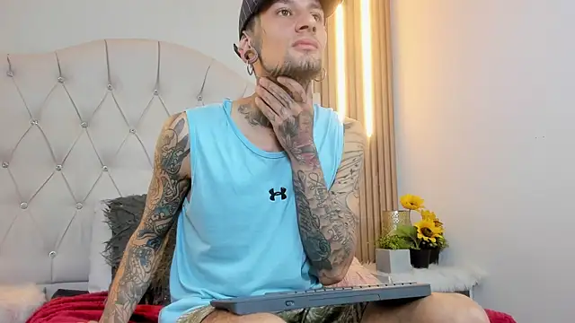 Snapshot of HellBoyInk chatting on September 29, 8:16 pm HellBoyInk online show from September 29, 8:16 pm