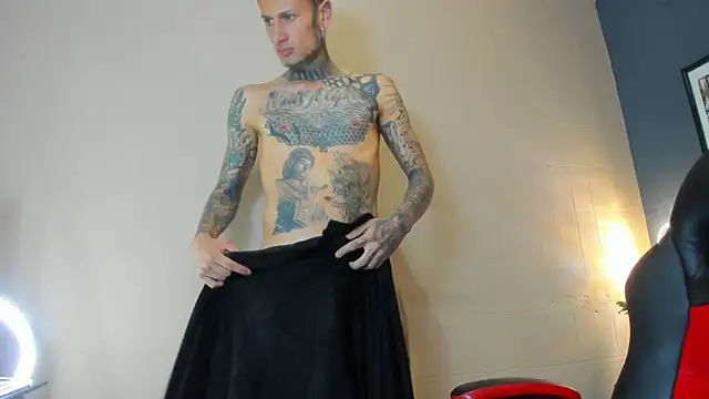 Snapshot of HellBoyInk chatting on September 22, 10:20 pm HellBoyInk online show from September 22, 10:20 pm