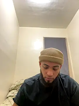 LeoPR00 online show from December 2, 2:47 am